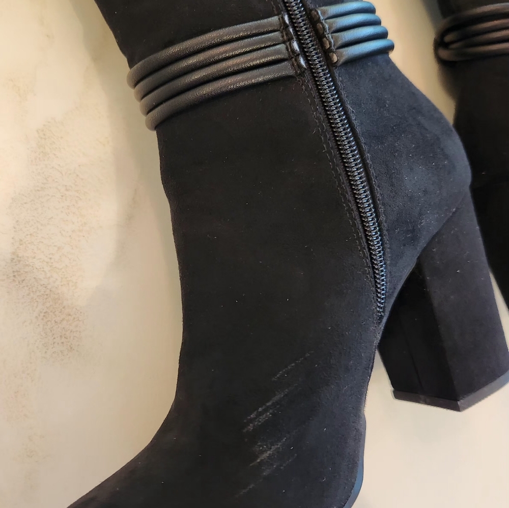 Black knee-high block heel boots! Barely worn. - Picture 7 of 15